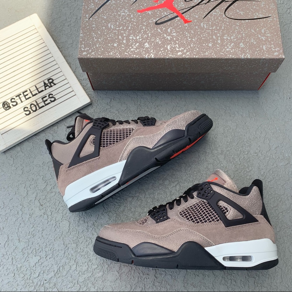 SOLD‼️ Men’s Air Jordan 4 Retro Taupe Haze Size 9